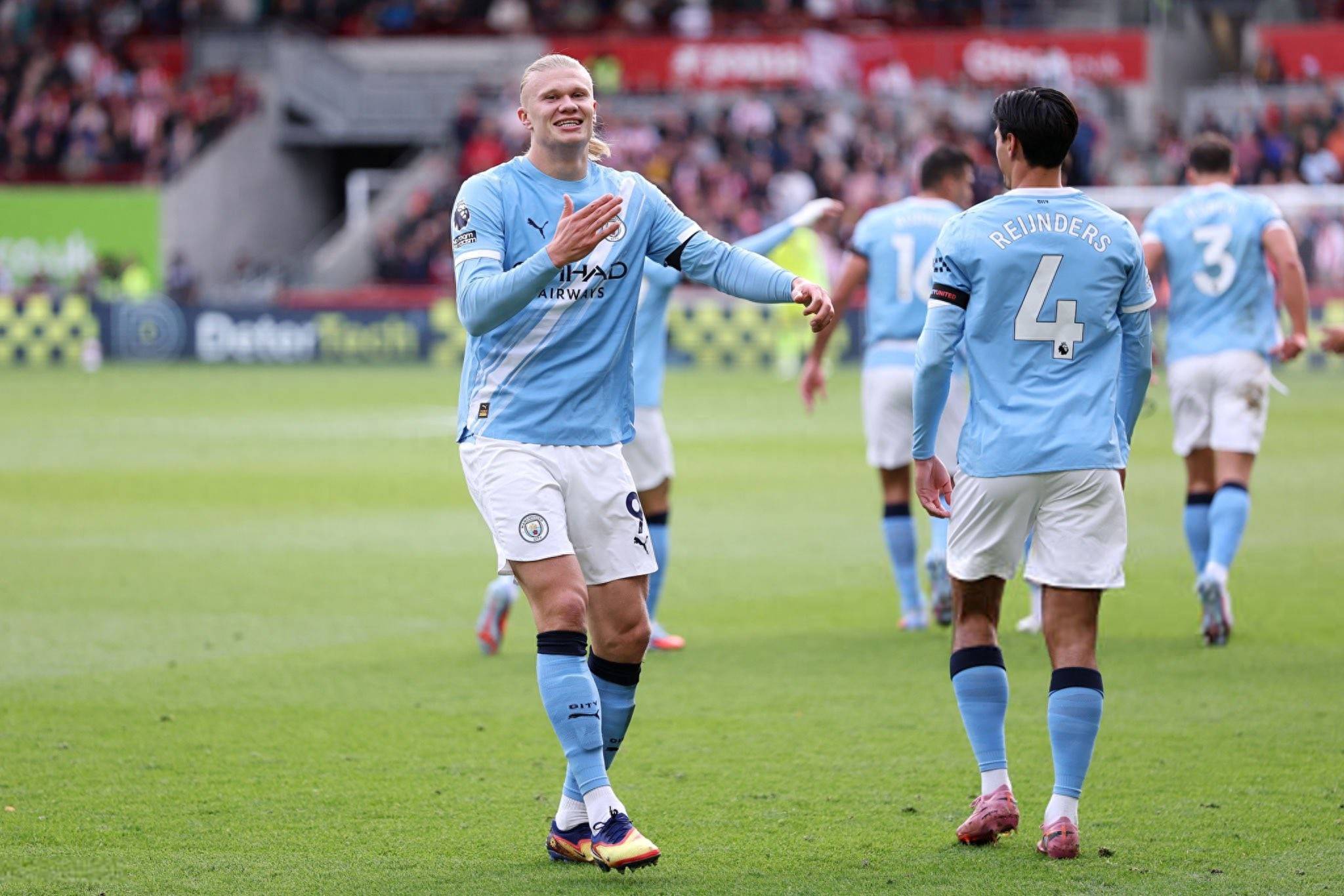 曼联教练席对西汉姆的愤怒反应意味深长