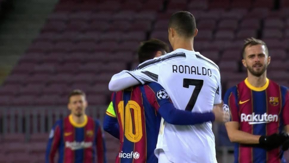 掘金主场有几位小球迷举牌支持威少：拉塞尔拿MVP