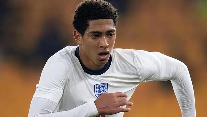 阿莫林：执教曼联一年后我有所改变，我需要根据比赛进行调整（阿莫林：执教曼联满一年有所变化，需视比赛情况作出调整）