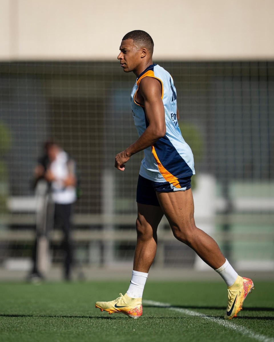 绿帽哥：利物浦冬窗卖萨拉赫&签塞梅尼奥，阿隆索替代斯洛特