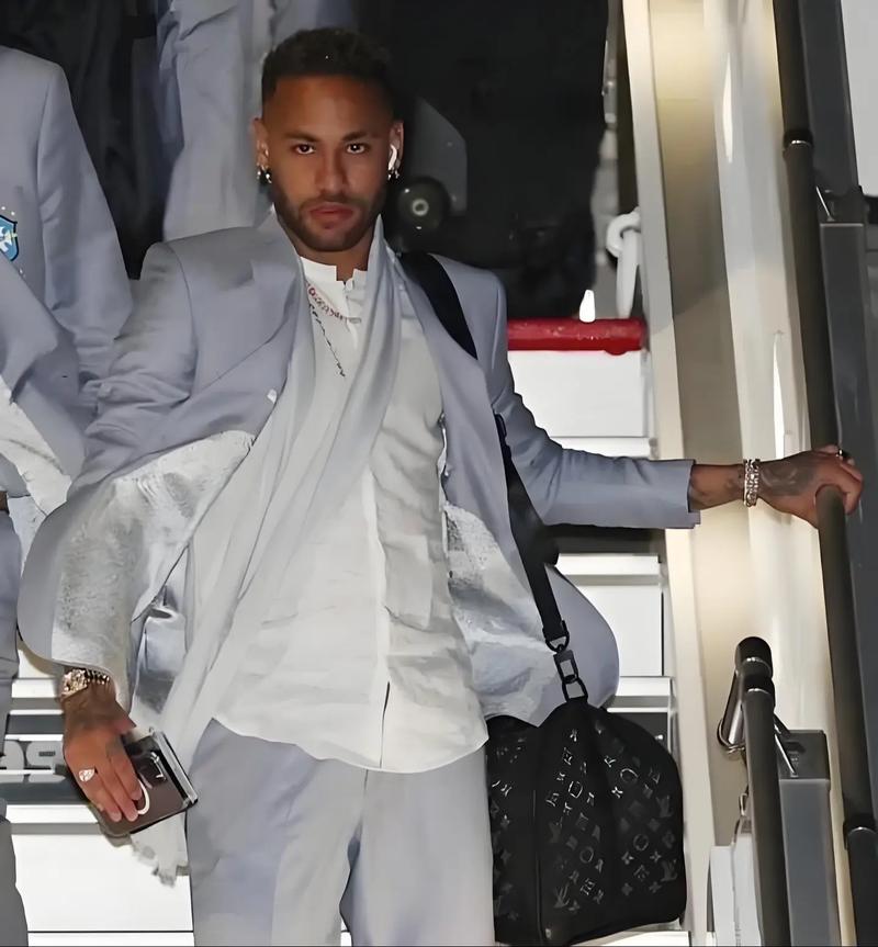 克莱：莫兰特总爱滔滔不绝说个不停，但很少承担责任